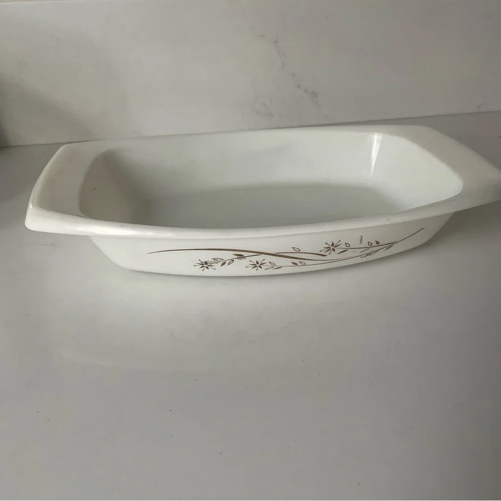 Vintage Pyrex Golden HoneySuckle Casserole Dish 033 1.5 Qt no lid